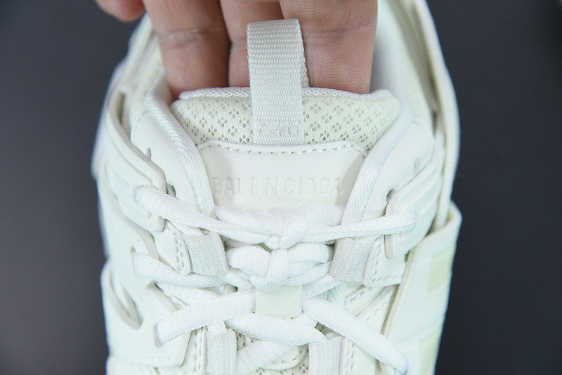 bc track sneaker