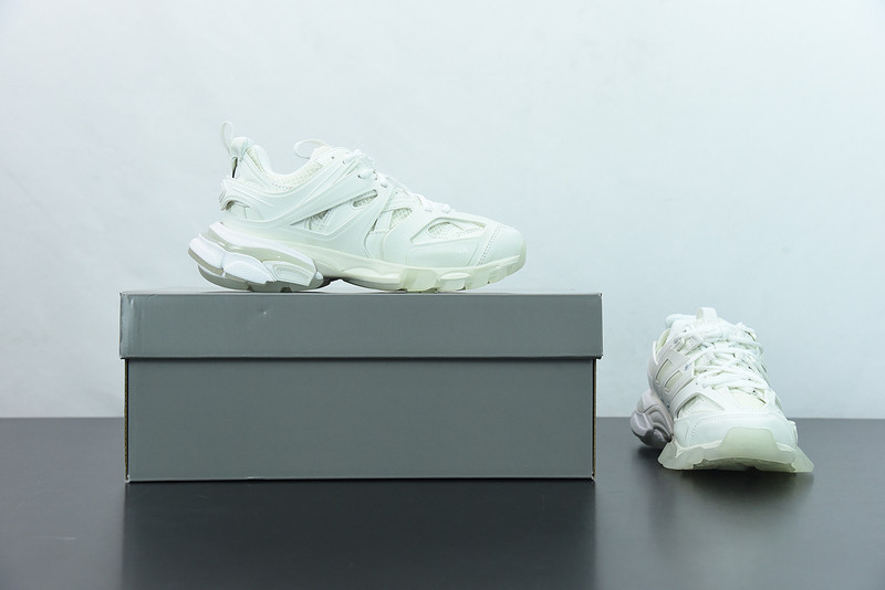 bc track sneaker