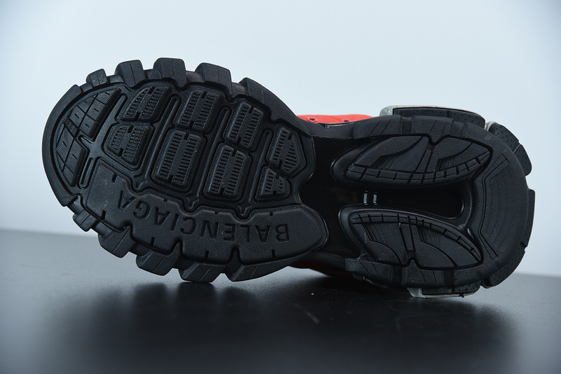 bc track sneaker