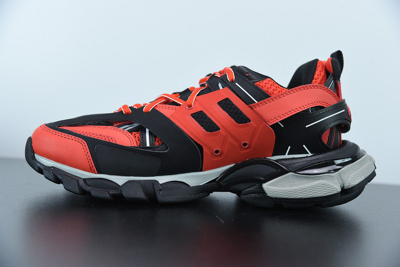 bc track sneaker