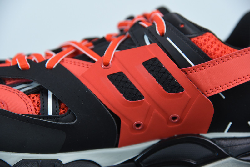 bc track sneaker