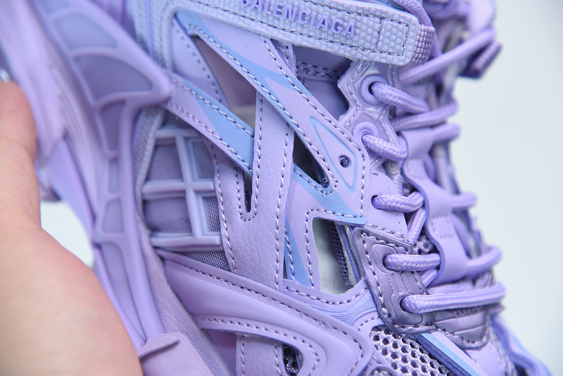 bc track sneaker