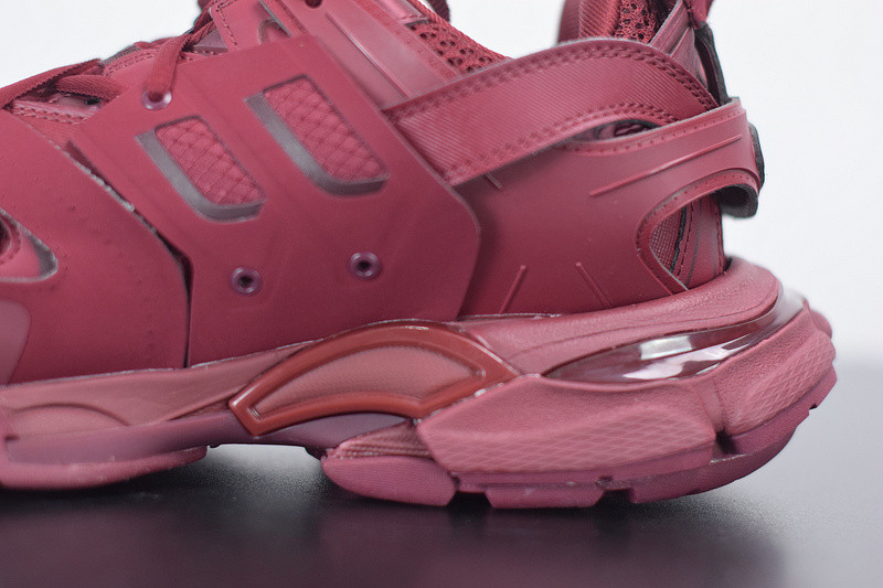 bc track sneaker