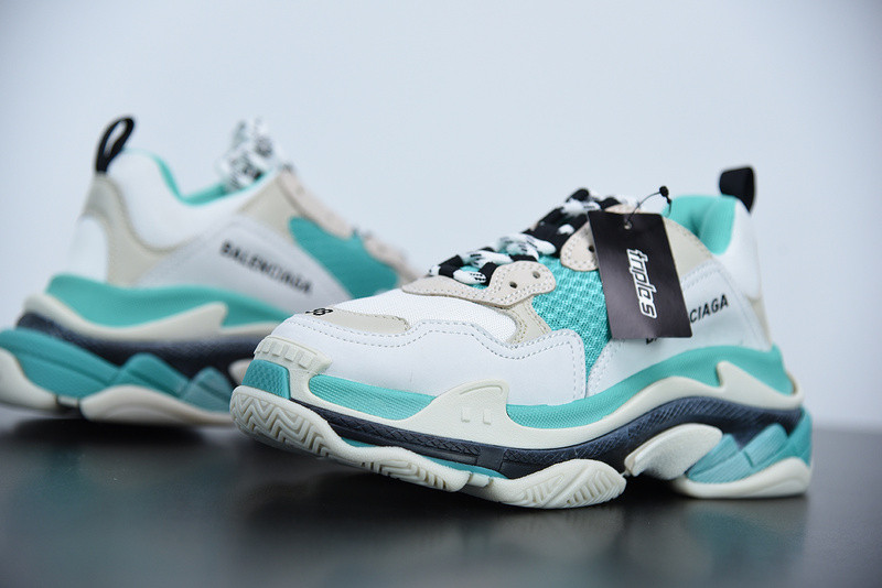 bc triple s trainer white 524039 w09oh 3005