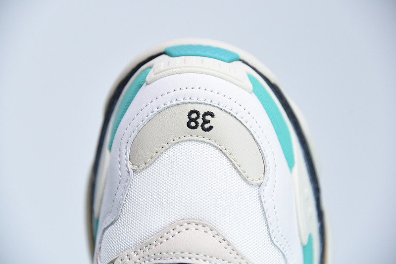 bc triple s trainer white 524039 w09oh 3005