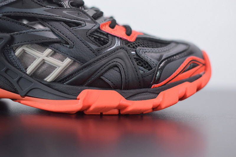bc track sneaker