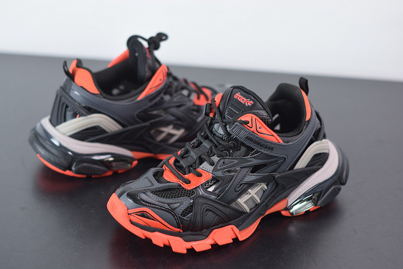 bc track sneaker