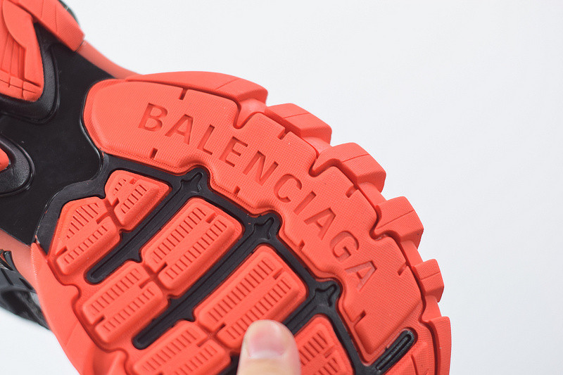 bc track sneaker