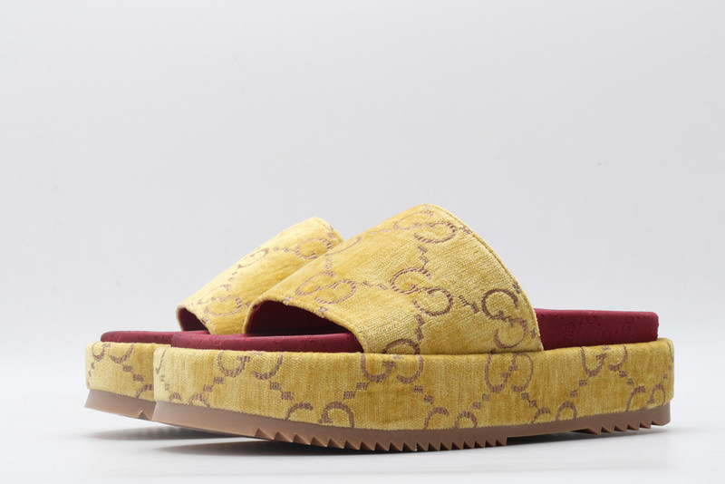 g*u*i sandals