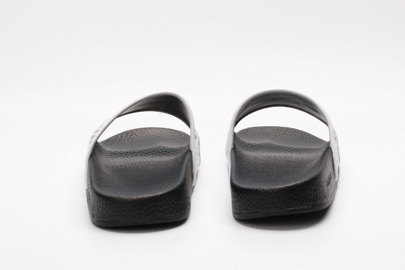 g*u*i sandals