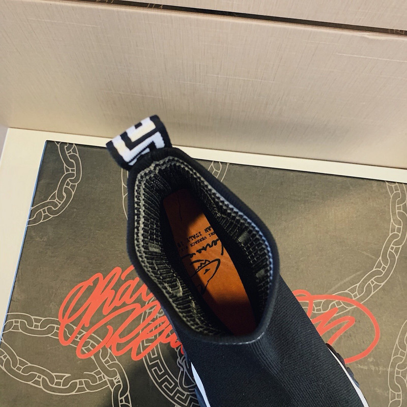 vs sneakers