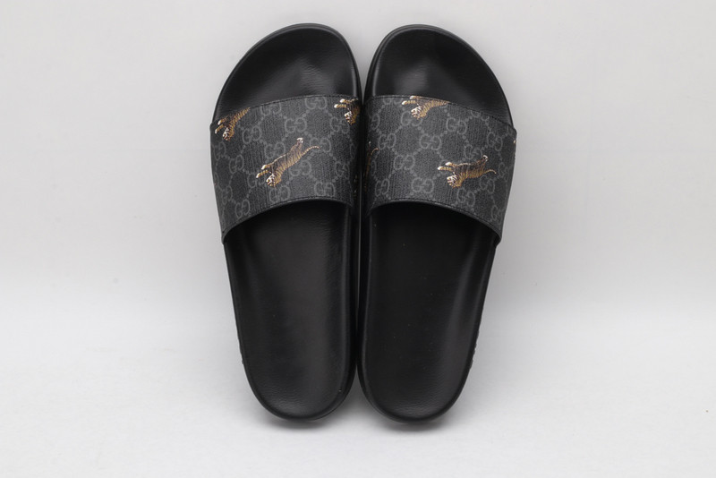 g*u*i sandals