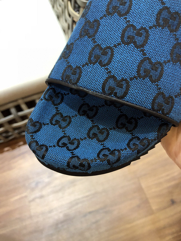 g*u*i sandals