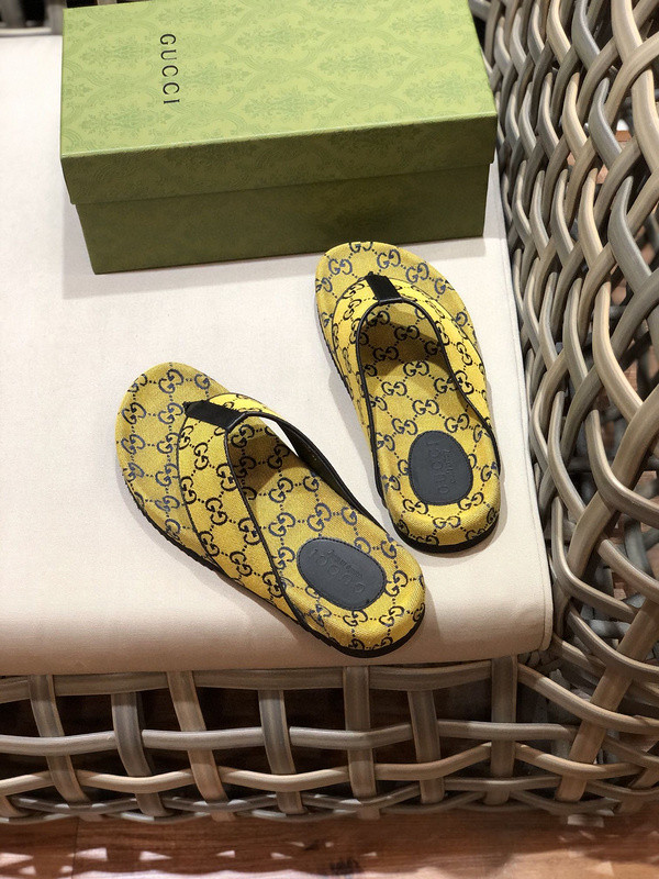g*u*i sandals