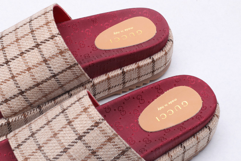 g*u*i sandals