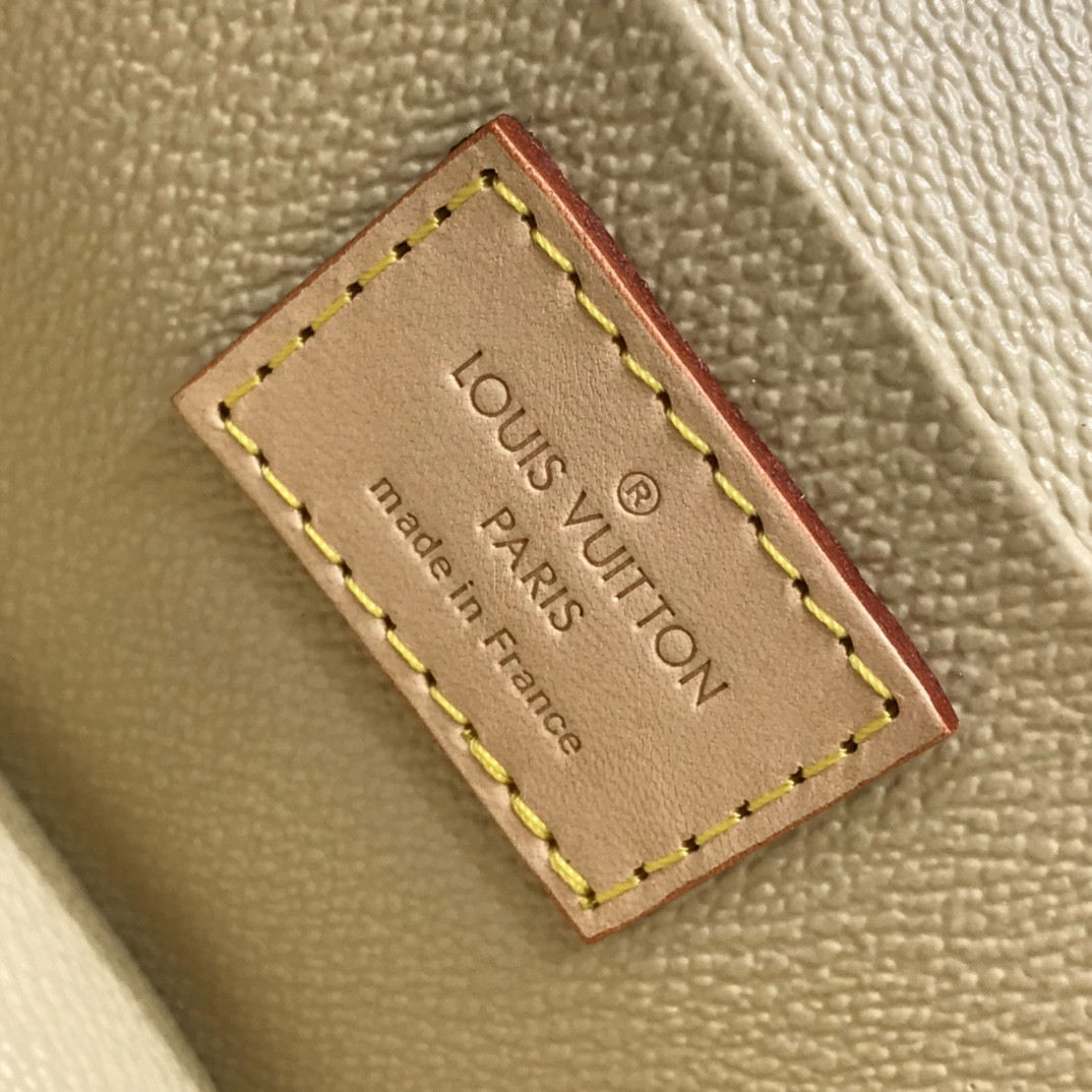 LVT PURSE GM
