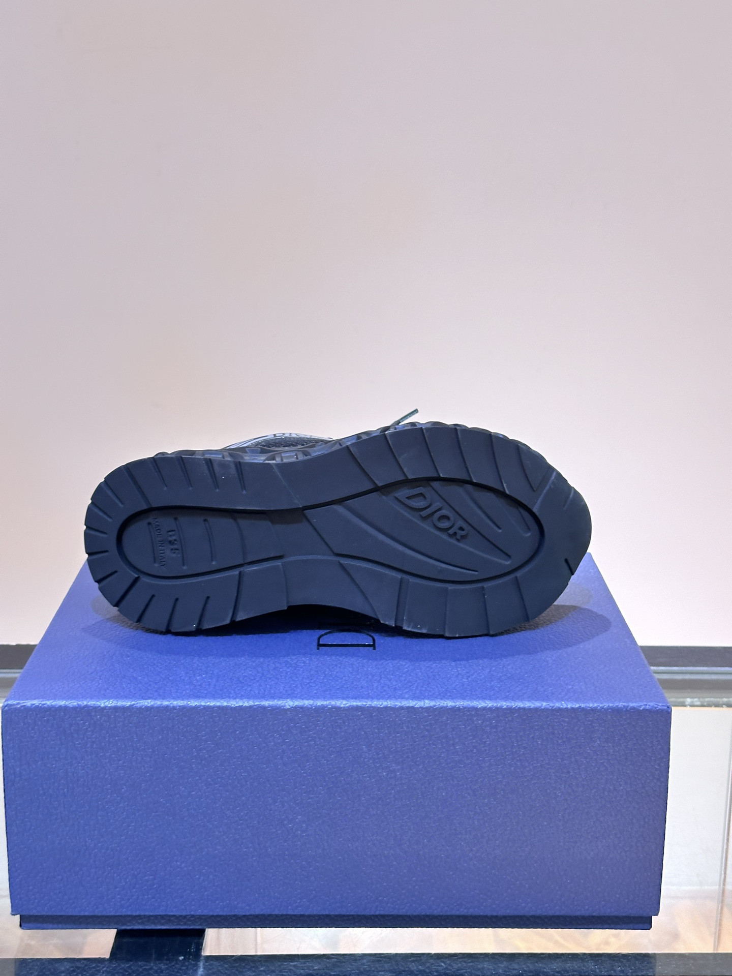 DIO* SNEAKER