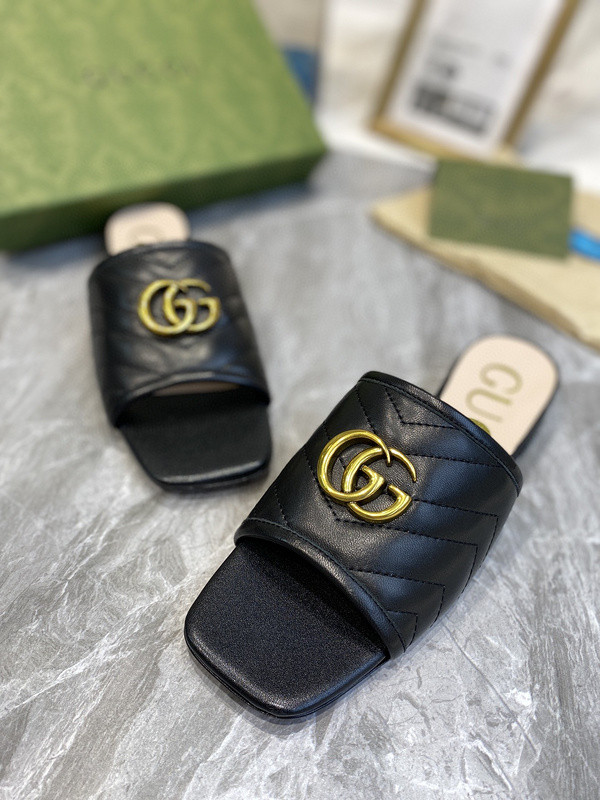 g*u*i sandals