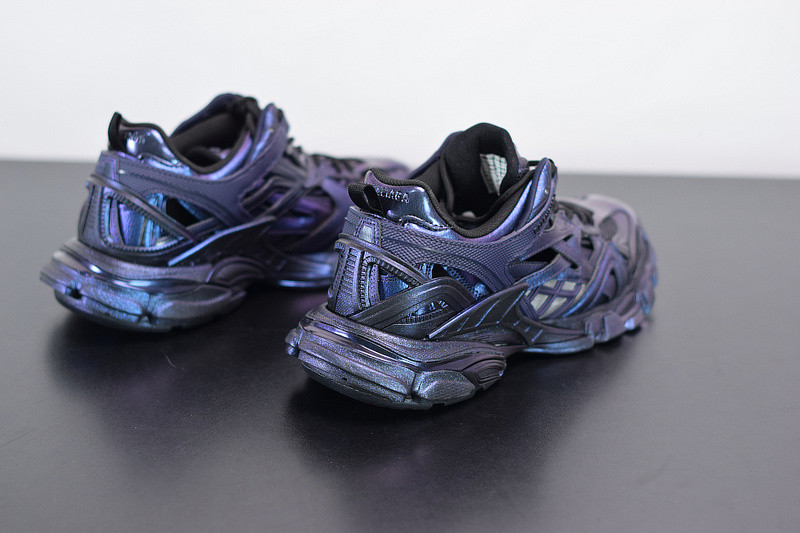 bc track sneaker