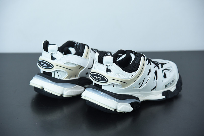 bc track sneaker
