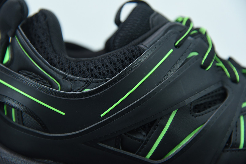 bc track sneaker