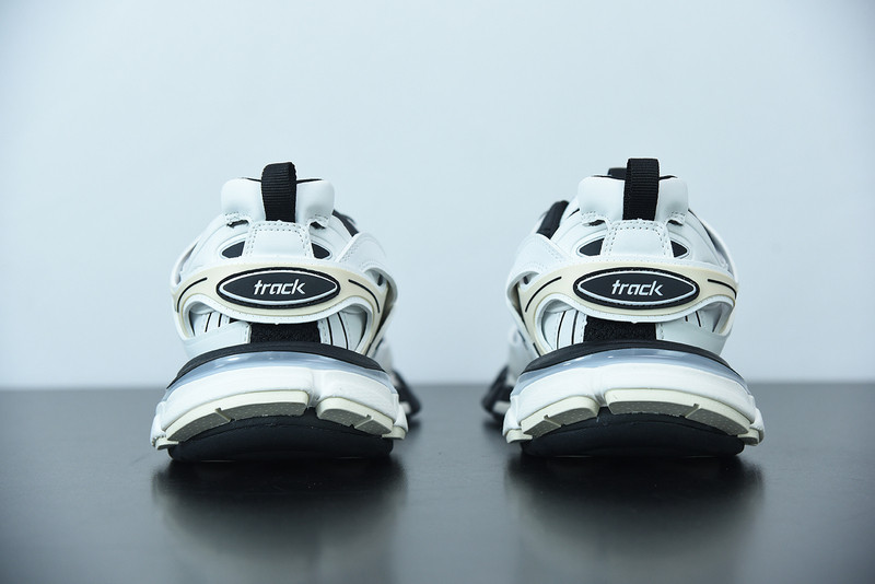 bc track sneaker