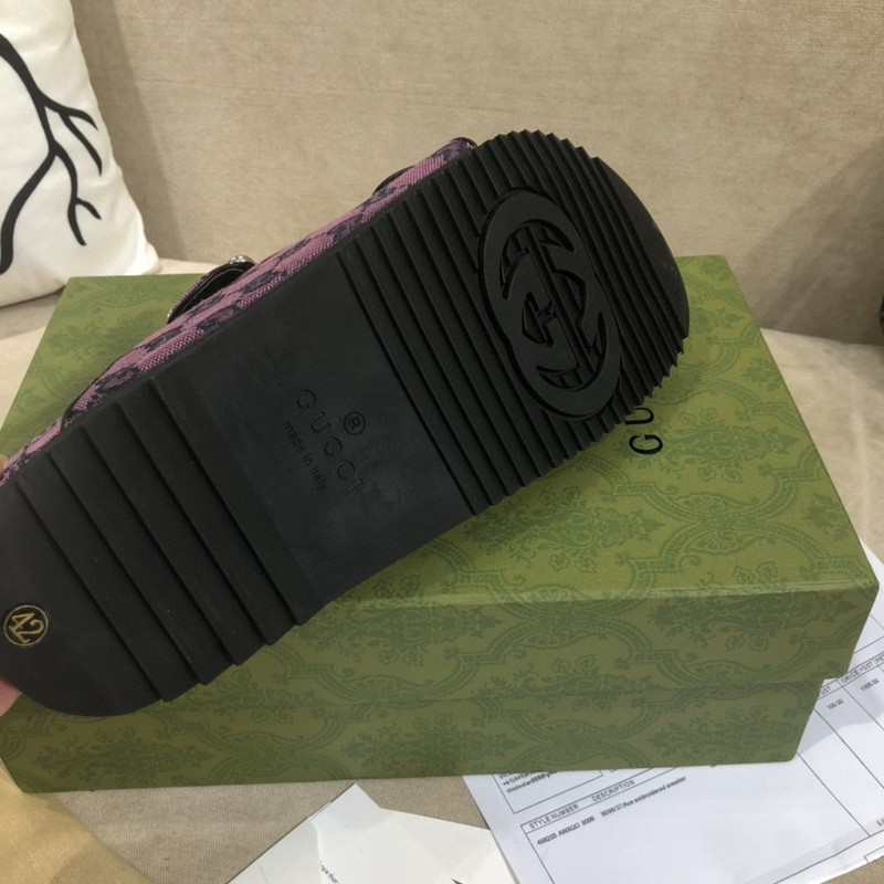 g*u*i sandals