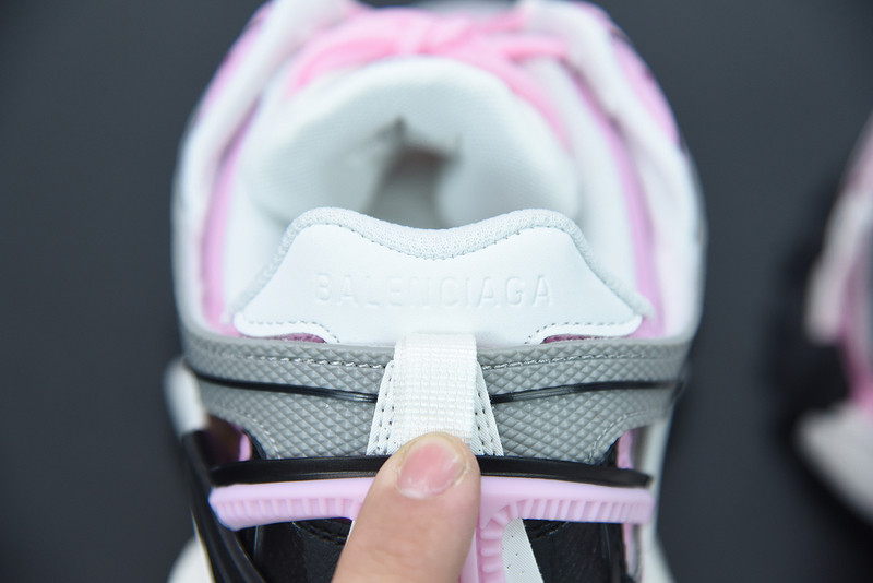 bc track sneaker