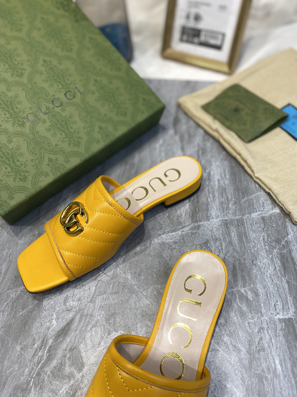 g*u*i sandals