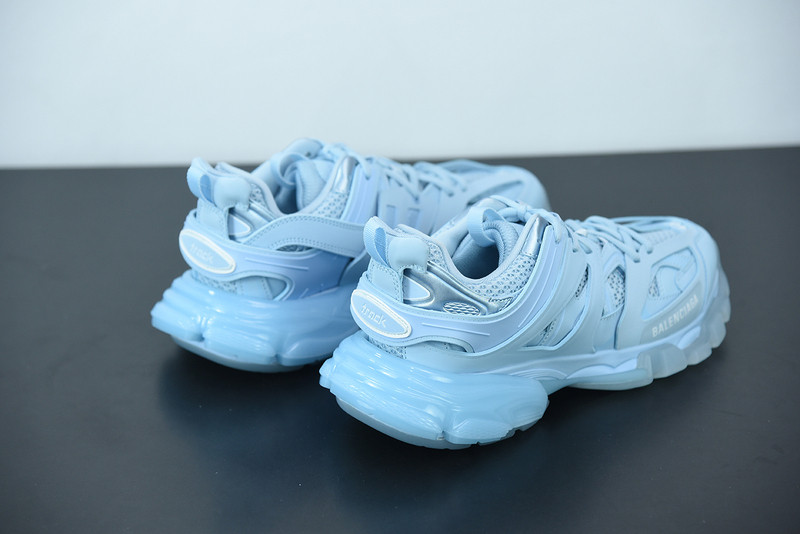 bc track sneaker