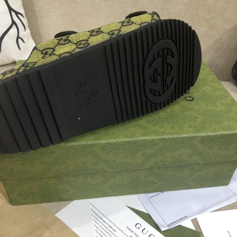 g*u*i sandals