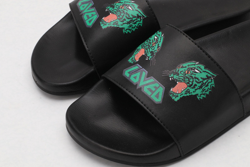 g*u*i sandals