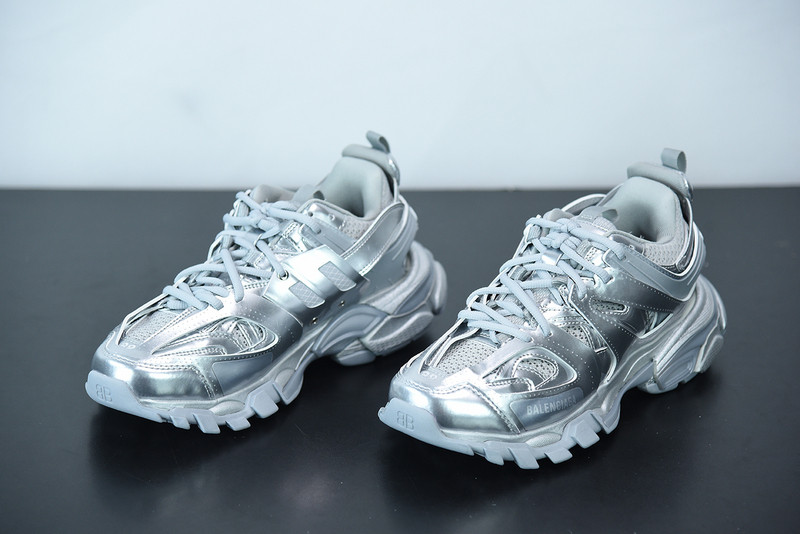 bc track sneaker