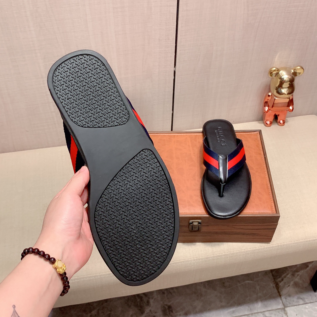 g*u*i sandals