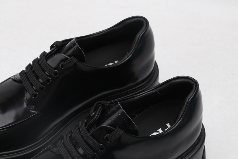 pr sneaker