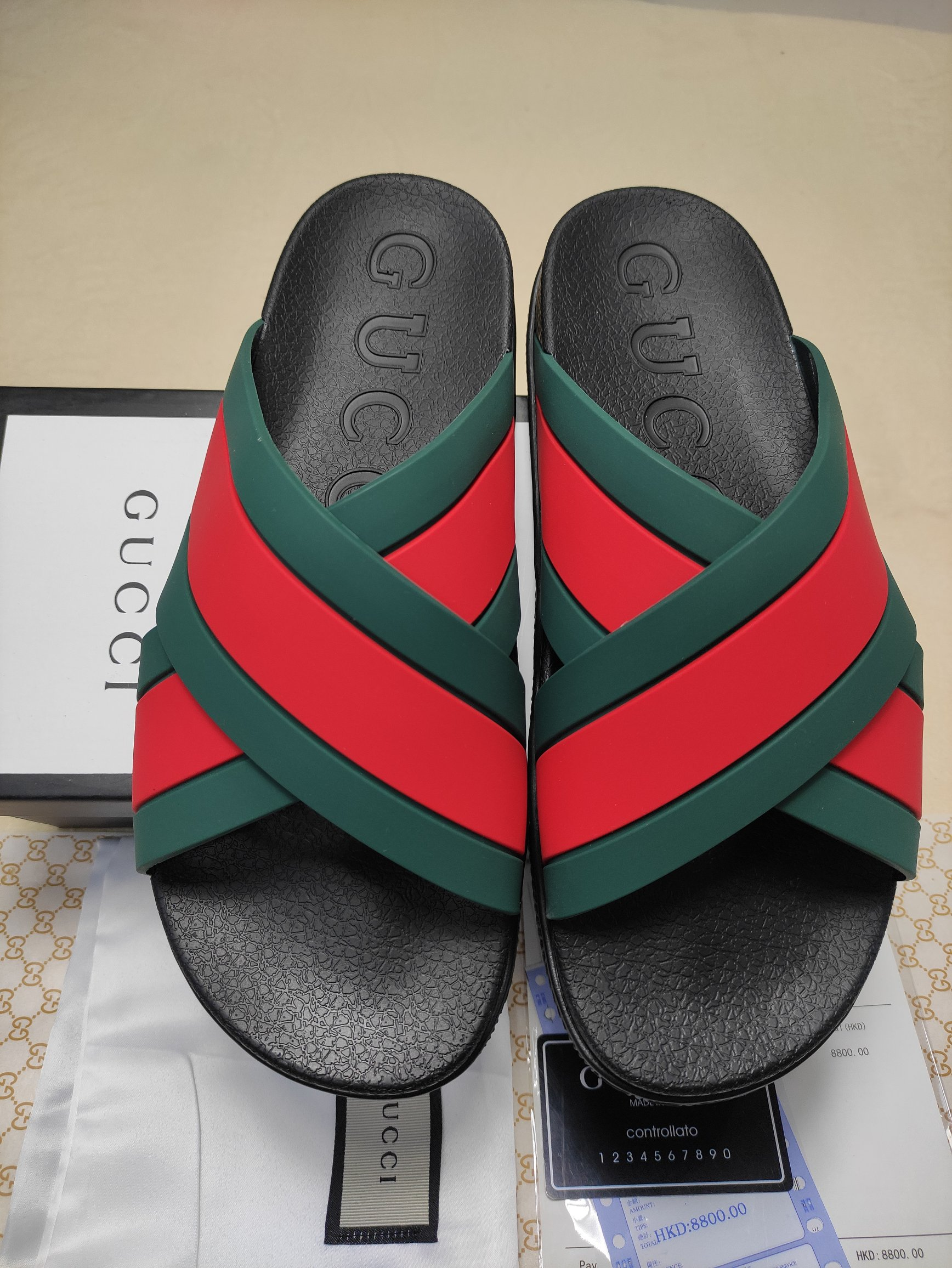g*u*i sandals
