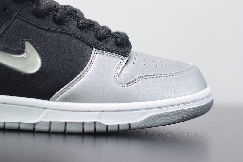 nike sb dunk low S*p*e jewelswh silver ck3480-001