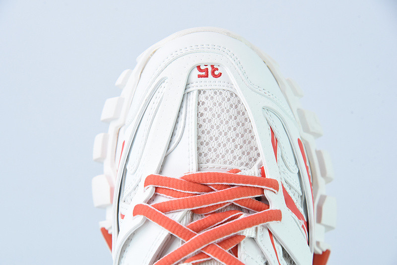 bc track sneaker