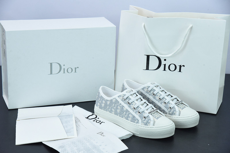 dio* low-top walk