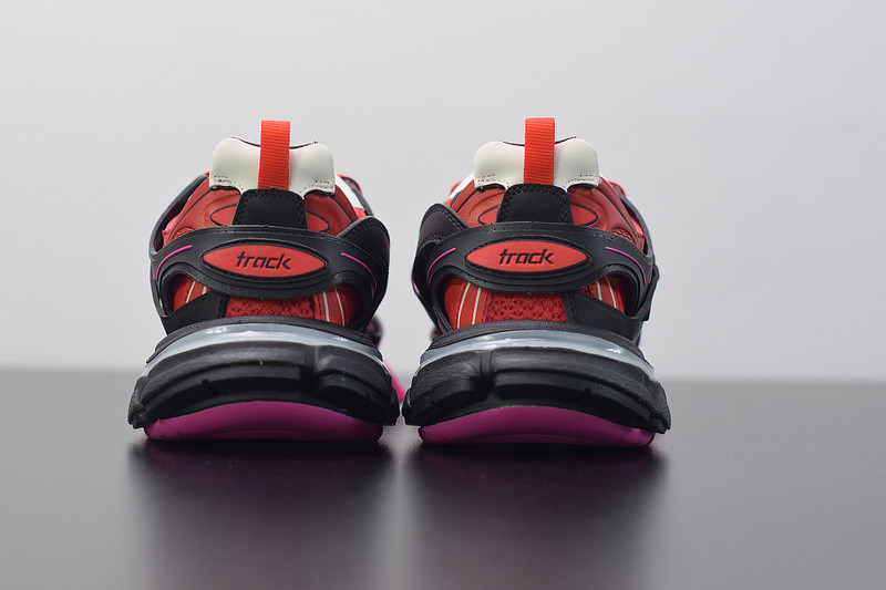 bc track sneaker