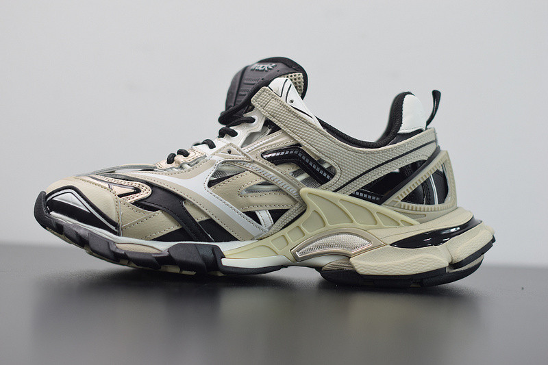 bc track sneaker