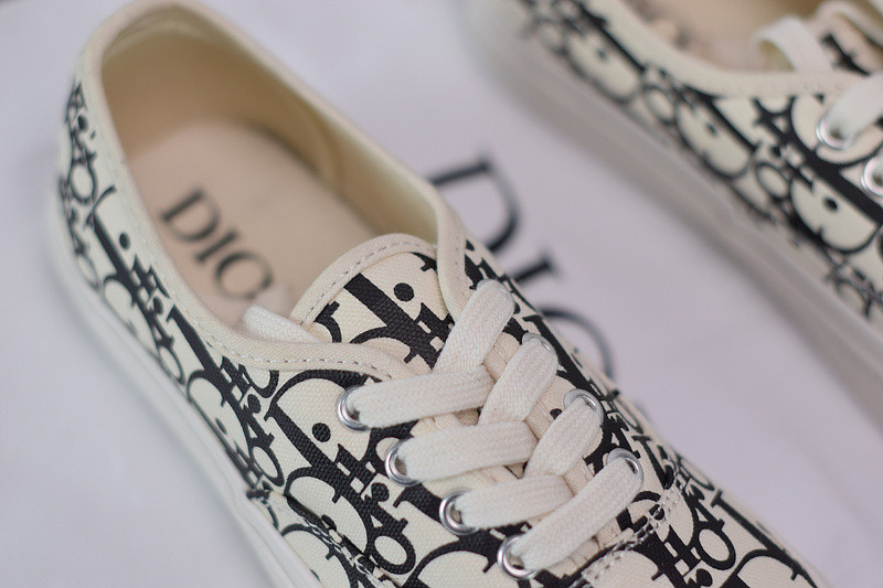 dio* sneaker