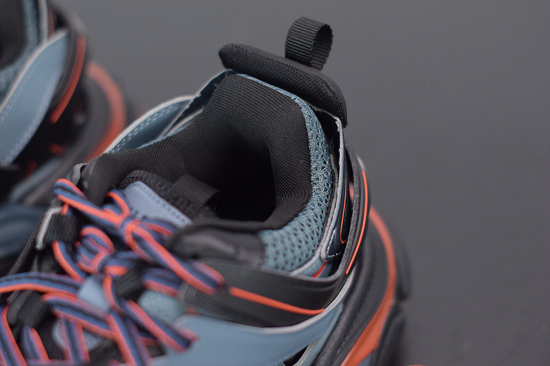 bc track sneaker
