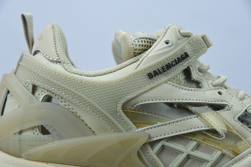 bc track sneaker