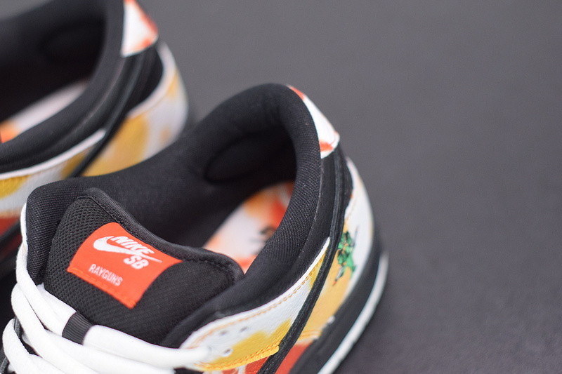 nike sb dunk low “raygun tie-dye” bq6832-001