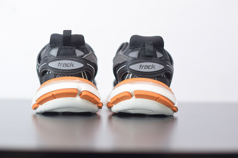 bc track sneaker