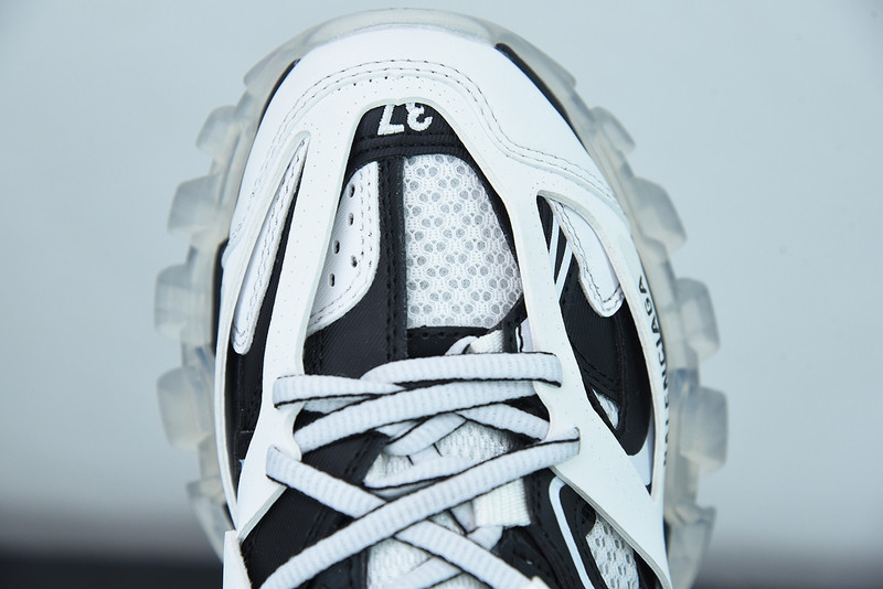 bc track sneaker