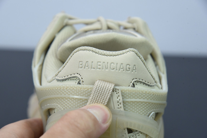 bc track sneaker