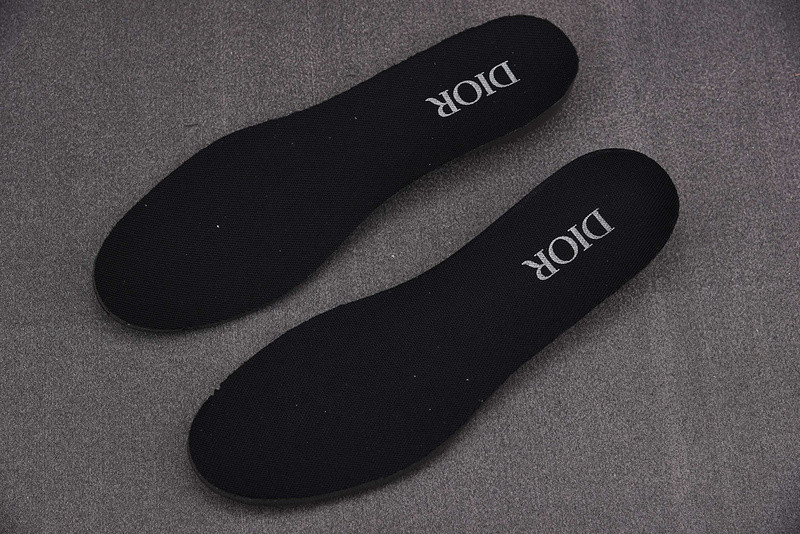 dio* sneaker