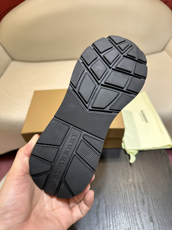 B**rry sneaker
